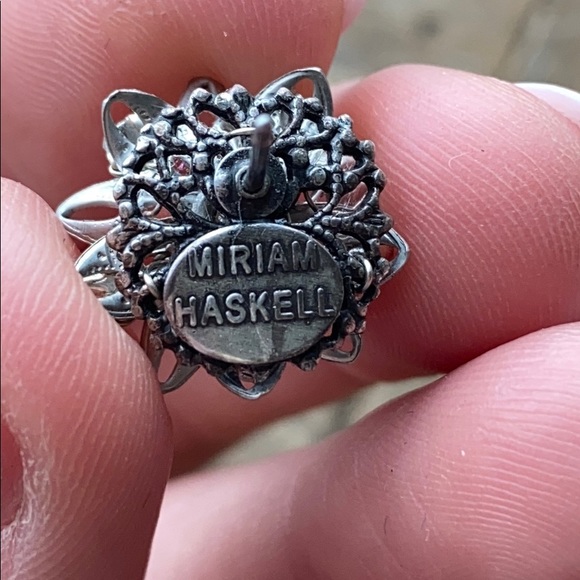 Miriam Haskell Pearl Studs - Picture 4 of 4